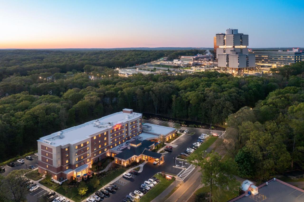 Hilton Garden Inn Stony Brook Exterior photo